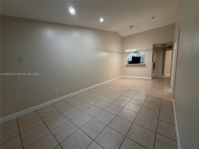 Building Photo - 1250 SE 29th St Unit 202-58