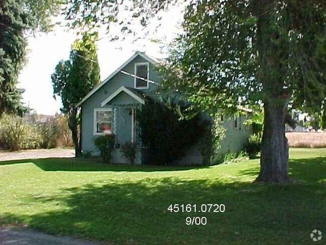 Building Photo - Feels Like A Little Bit of Country - 1+BR ... Rental