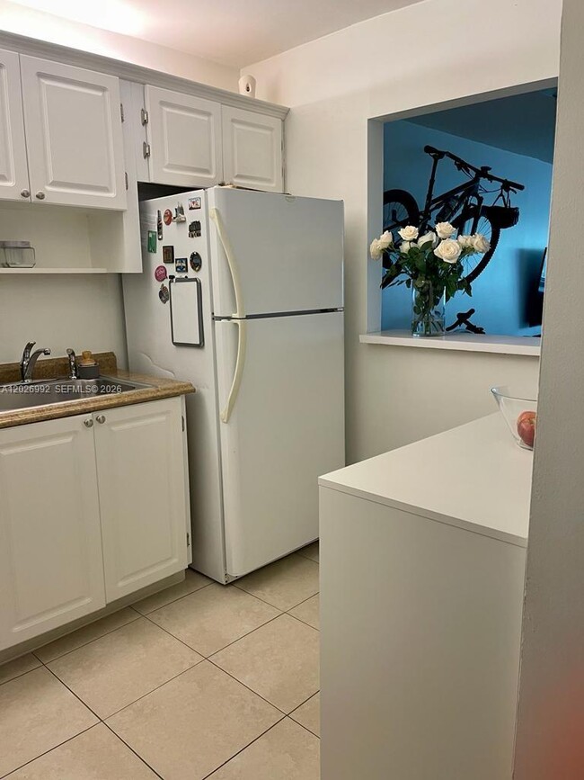 Photo - 301 Racquet Club Rd Unit 305