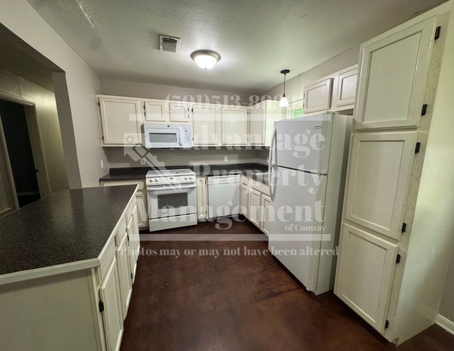 Photo - 10 Towering Oaks Dr
