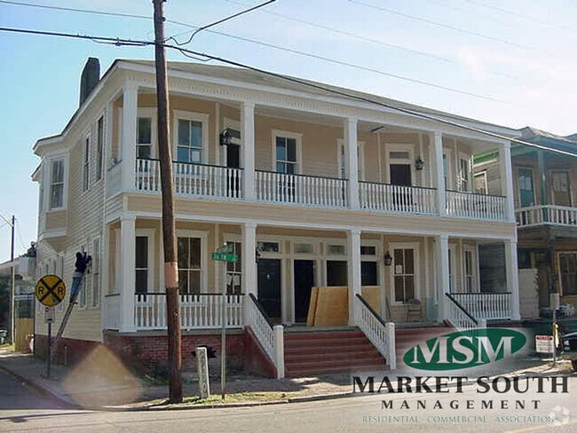 Building Photo - DOWNTOWN 3 BEDROOM! Rental