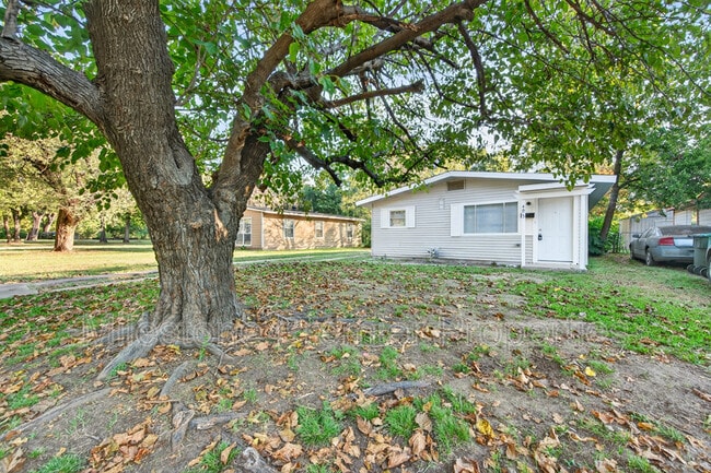 Photo - 403 S Contemporary Dr