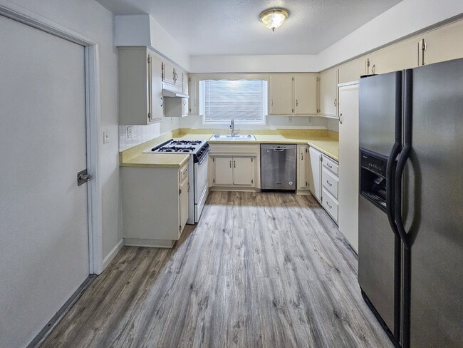 Photo - 117 S Silver Ridge St