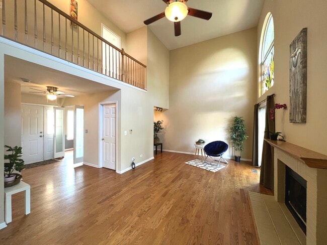 Photo - 812 Canterbury Ln