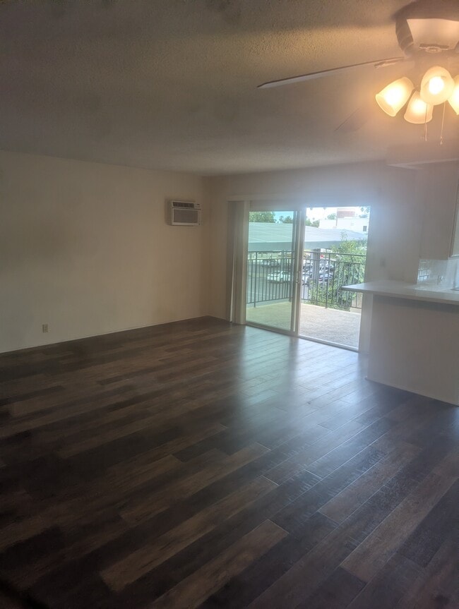 Living Room - 1311 Lyndon St Unit 8