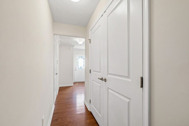 Photo - Beautifully Maintained 4BR/3.5BA End-Unit ...