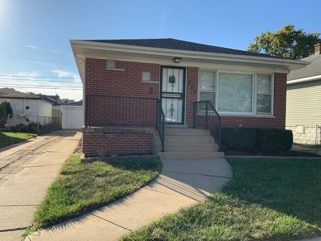 Photo - 750 Greenbay Ave