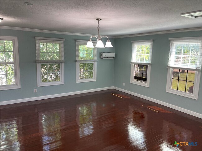 Photo - 158 N Chestnut Ave