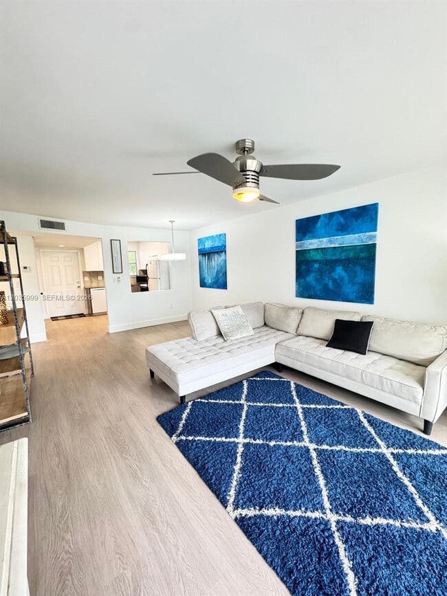 Photo - 8300 Sunrise Lakes Blvd Unidad 212