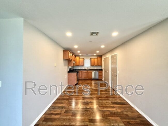 Photo - 2102 Greenbrier Ct