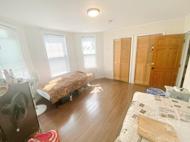 Photo - 733 Parker St Unit 3
