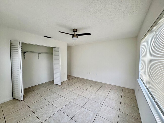 Photo - 20421 NW 32 Ct