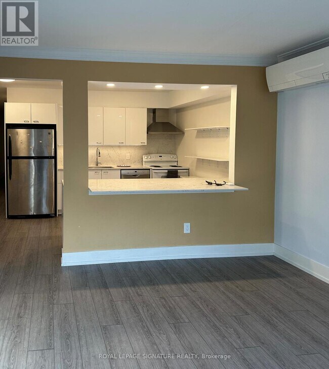 Photo - 1089 Broadview Ave