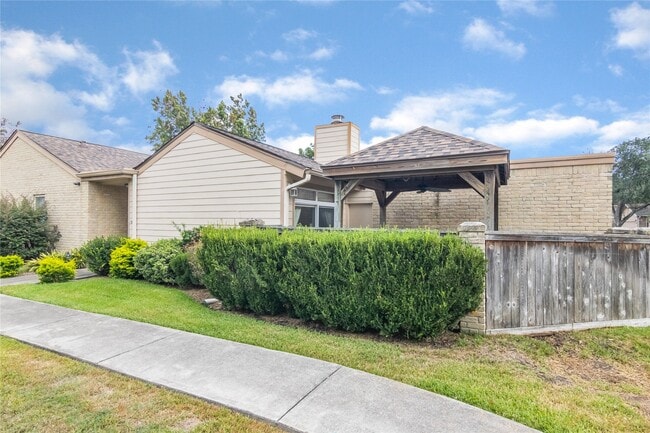 Photo - 910 Fleetwood Pl Dr