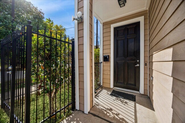 Photo - 5210 Petty St