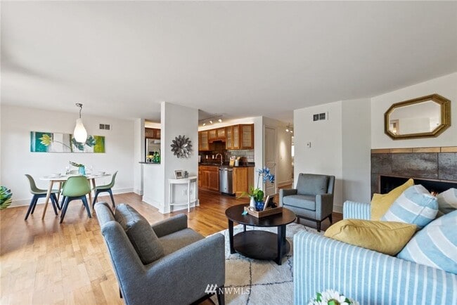 Building Photo - 11058 NE 33rd Pl Unit D6