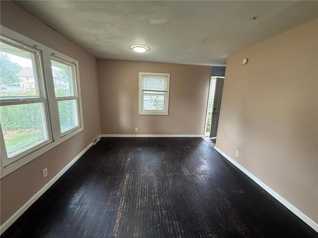 Photo - 1210 Knox Ave N