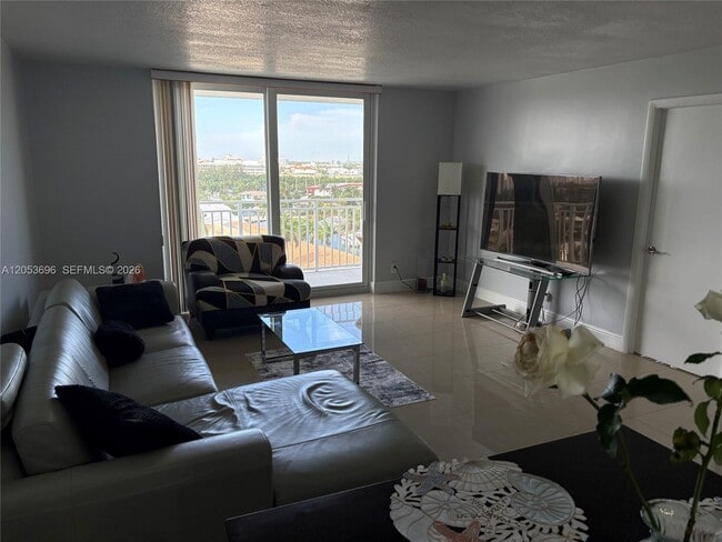 Photo - 427 Golden Isles Dr Unidad 10d
