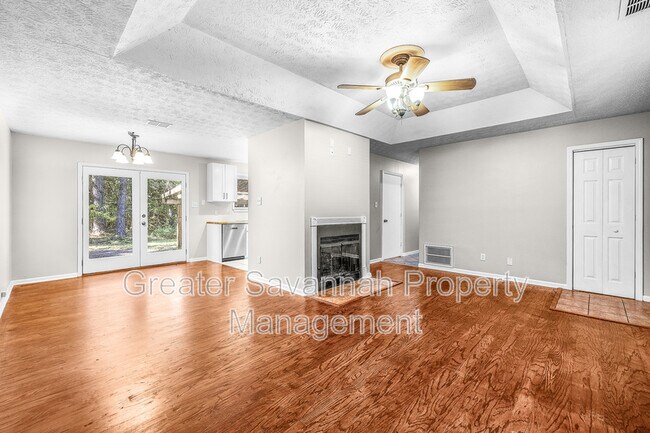 Photo - 615 W Tietgen St