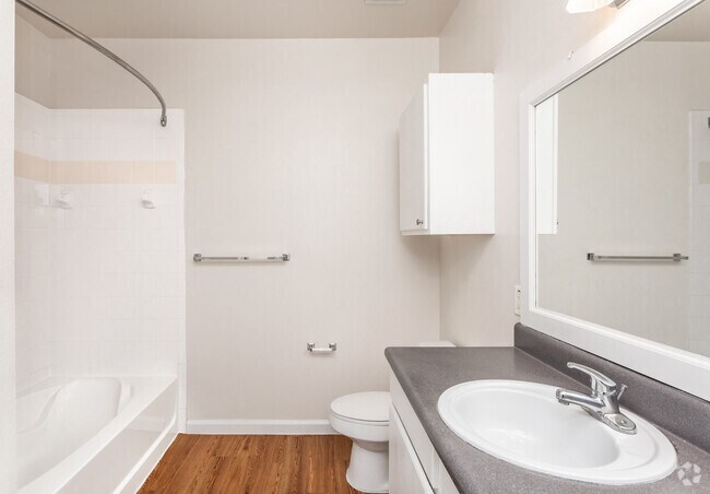 2BR, 1BA 934SF