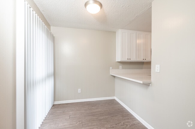 2BR, 2BA - 1,050SF - Dining Room