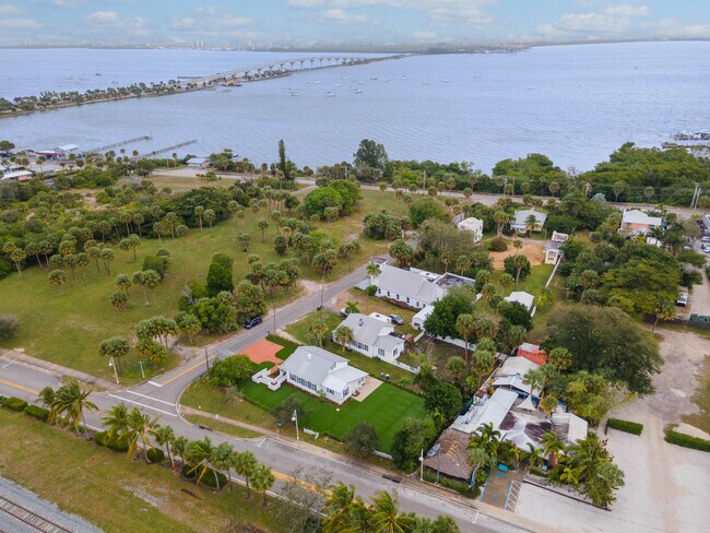 Photo - 1850 NE Church St