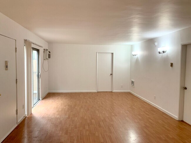 3731 Jasmine Ave