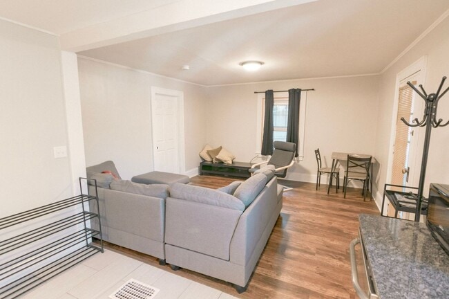 Photo - Two Bedroom Two Bath 112 Quarry Unidad 112