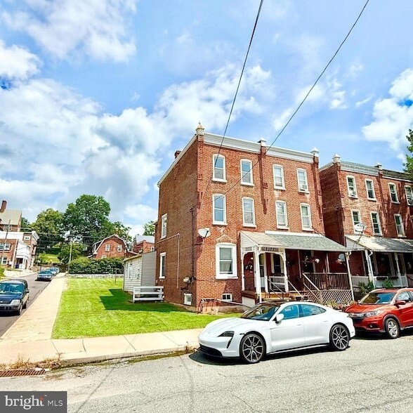 Photo - 859 Queen St Townhome