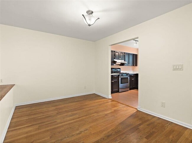 Photo - 206 6th St NE