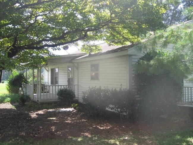 Building Photo - 2205 Stewart St