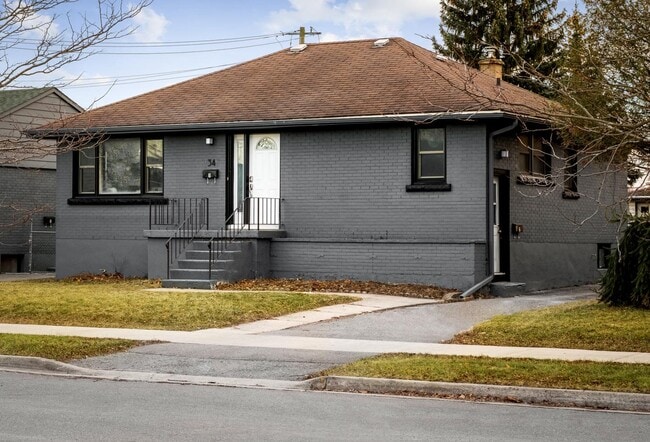 Building Photo - 2 Bed / 1 Bath in Kingston – All Utilities & Parking Included - $2,099/month Unit 2