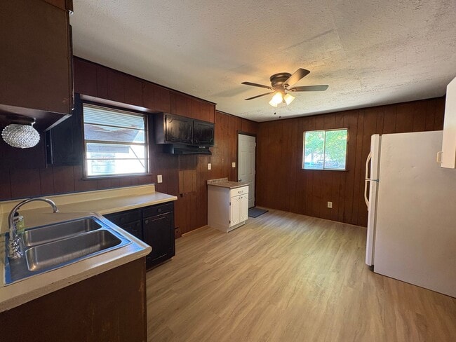 Photo - Cozy 3 bedroom/1 bath house!