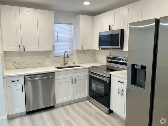 Building Photo - 9370 SW 8th St Unit 212 Rental