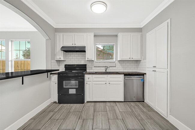 Photo - 2331 Delafield St