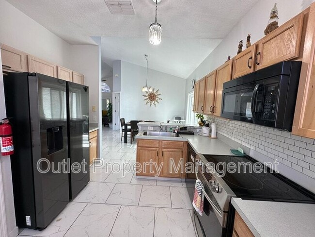 Photo - 645 Majesty Dr