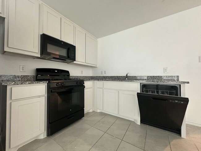 Photo - 450 Reverie Way