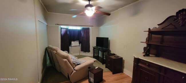 Photo - 307 Grossie Dr House