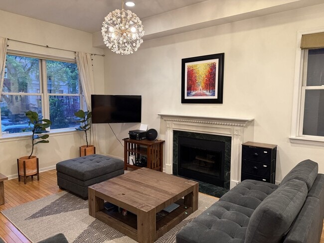 Photo - 1455 W Wolfram St Unit A