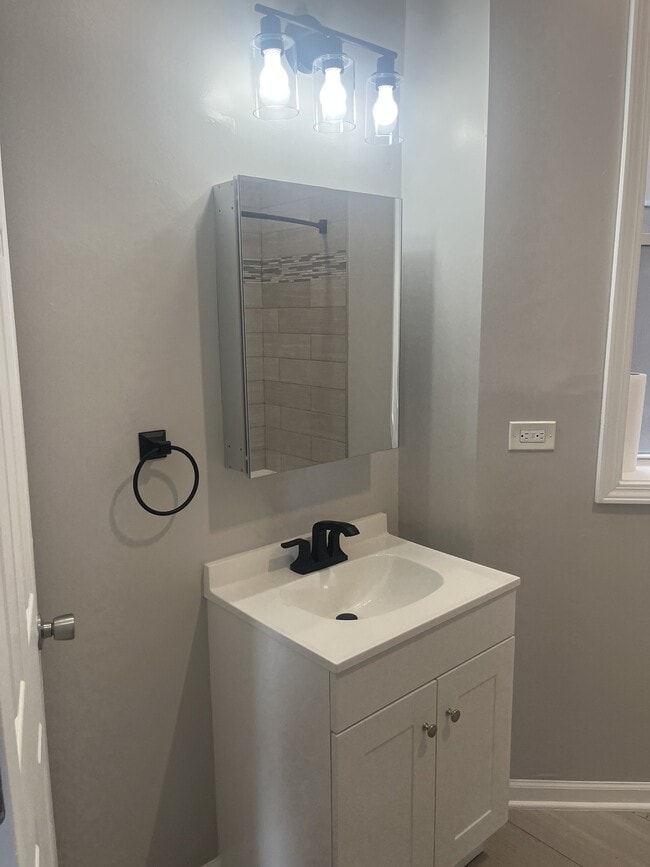 Photo - 7034 S Rhodes Ave Unit Apt 1