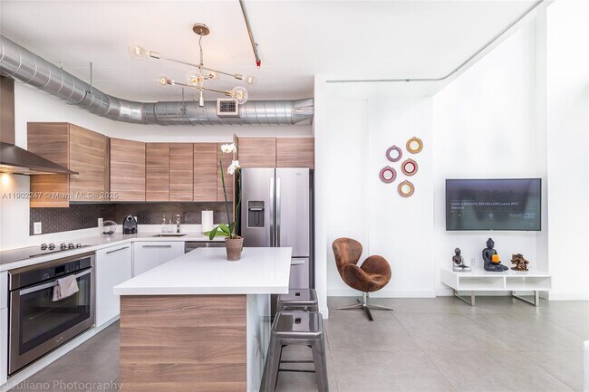 Photo - 690 SW 1st Ct Unit PHI17