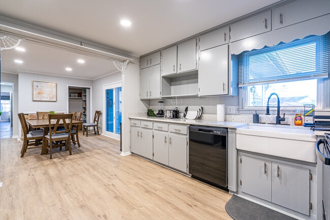 Photo - 804 Vestavia Pl SE