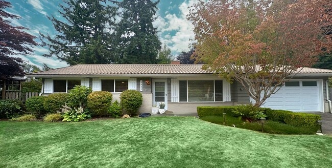 Building Photo - Beautiful Ranch-Style Home in Desirable Sn...