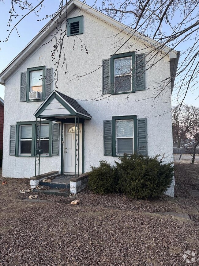 Building Photo - 2215 La Crosse St Rental