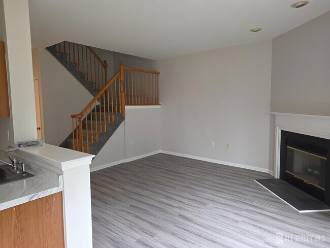 12 Gallop Ln