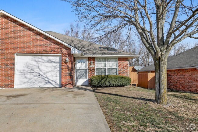 Building Photo - 3 Bedroom, 2 Bath, all one level, all elec... Rental