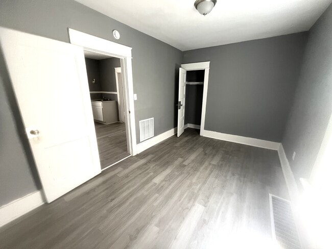 Building Photo - 540 E 22nd St Unit 1