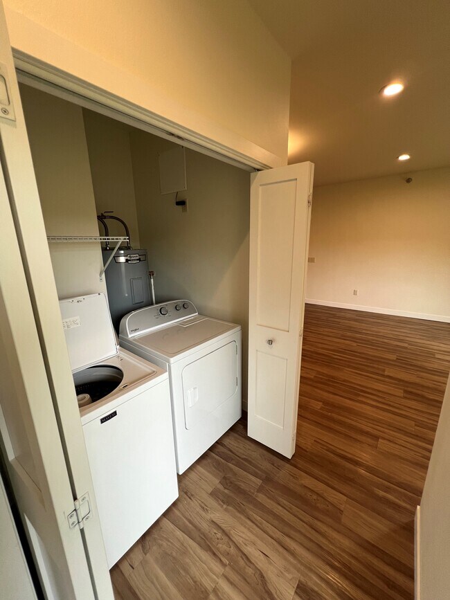 In-Unit Laundry - 916 Cedar Drive Luxury Apartments