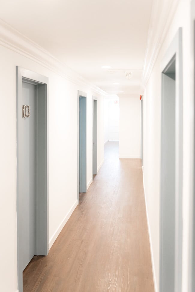 Photo - Hotel 2 Twenty One Unit 304