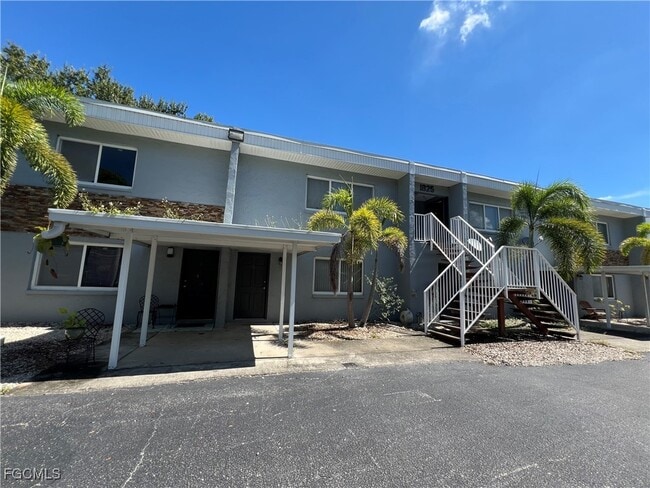 Building Photo - 1825 Oak Ln Rental